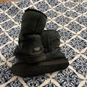 Ugg Women’s Classic Short Black Boots